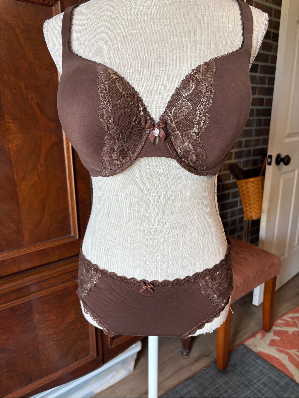 Victoria’s Secret Underwire Lace Bra & Brief Set in Chocolate Brown